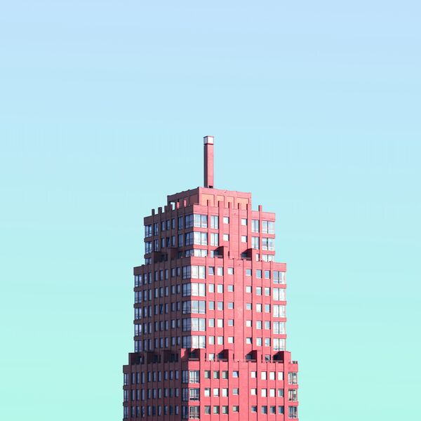 Wolkenkratzer vor türkisem Himmel